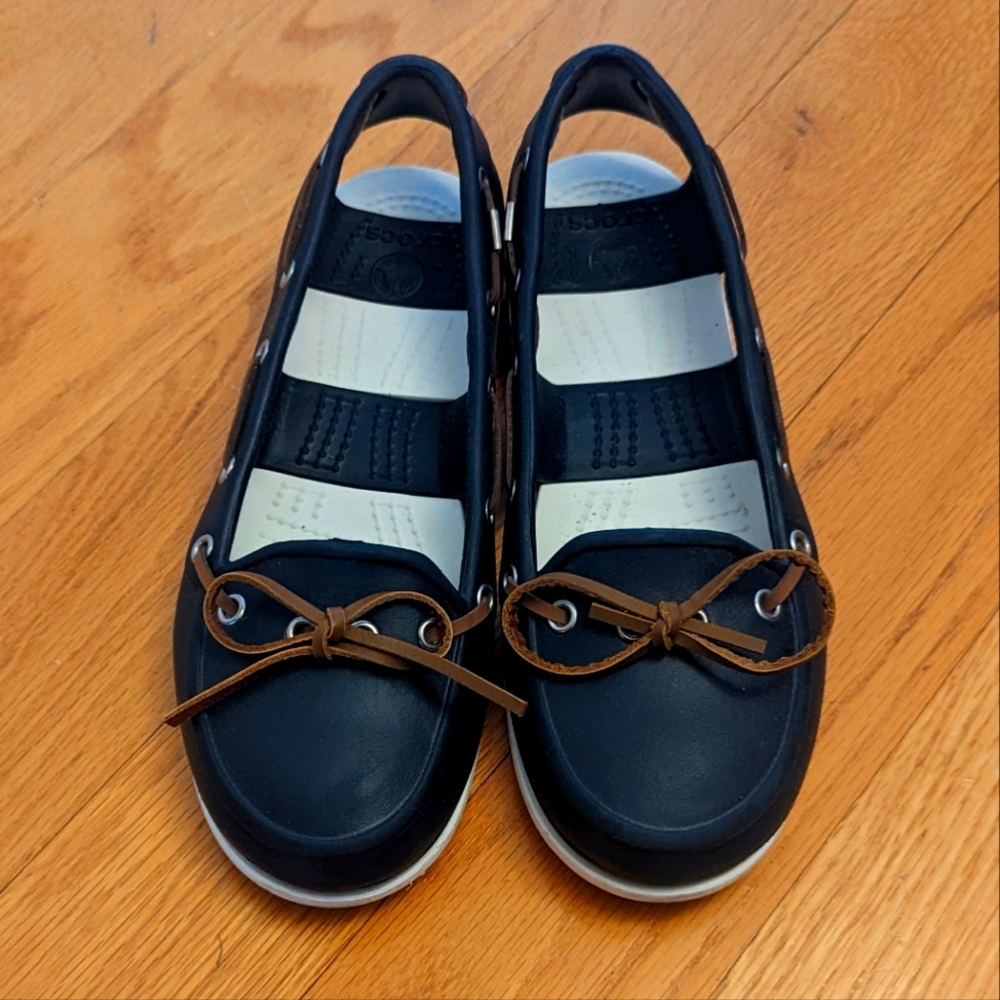 Crocs beach line boat shoes - sz 6